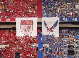 西甲皇马球迷抗议弗洛伦蒂诺主席